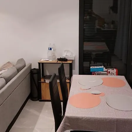 F5 Avec Jardin Et Terrasse Willa